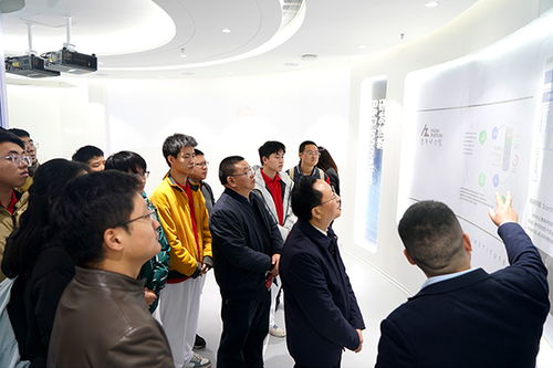 課堂搬進企業(yè) 重理工師生身臨“企”境，探索新材料技術(shù)研發(fā)新篇章
